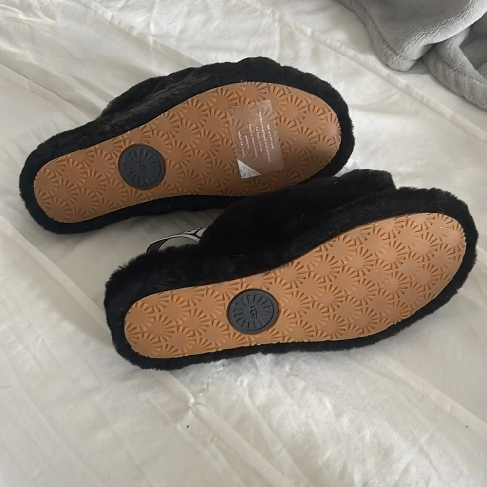 UGG Slippers - Picture 2 of 4